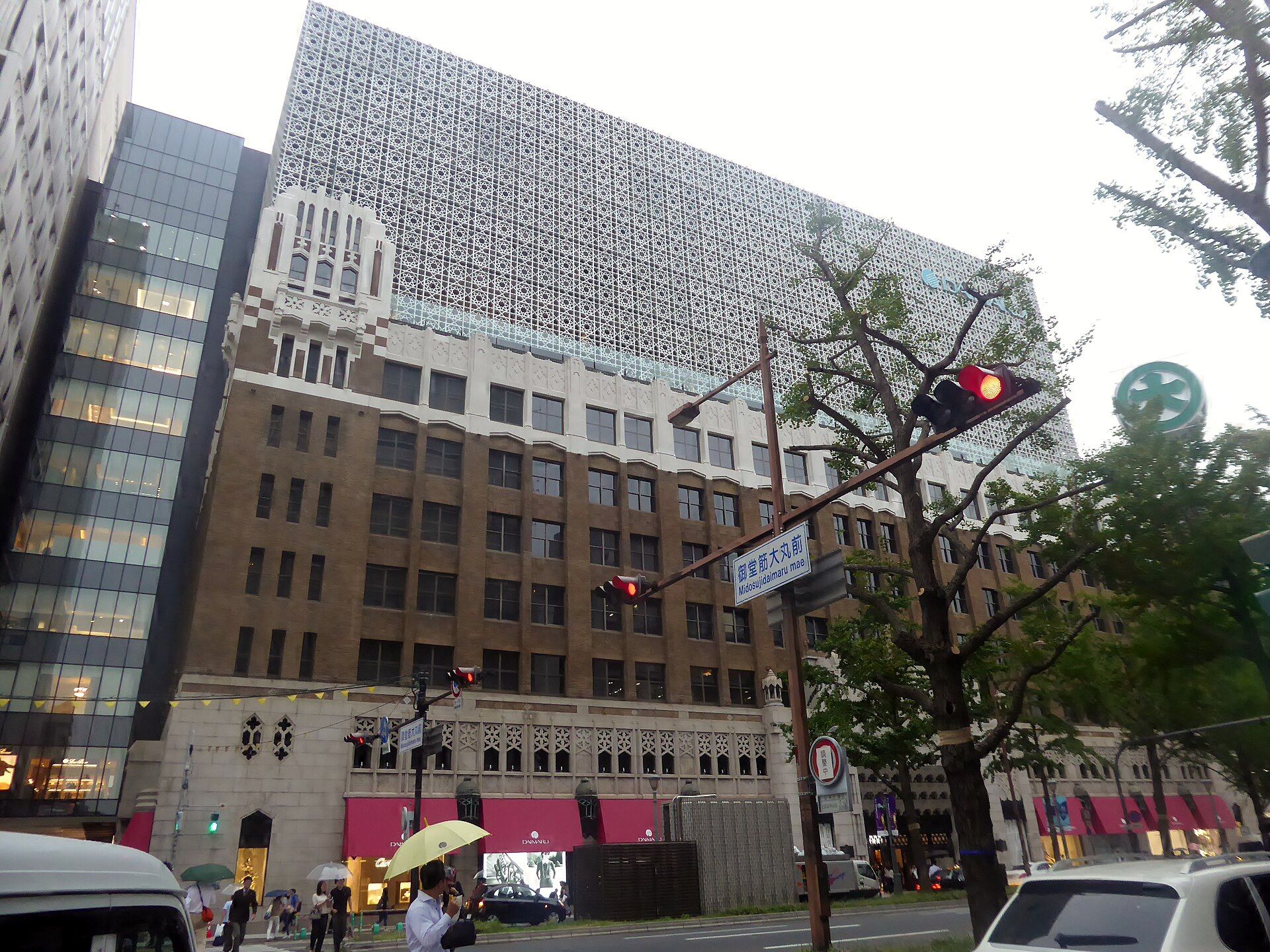 The Vories-designed Daimaru Shinsaibashi main building on Midosuji — the department store housing the center on its 9th floor